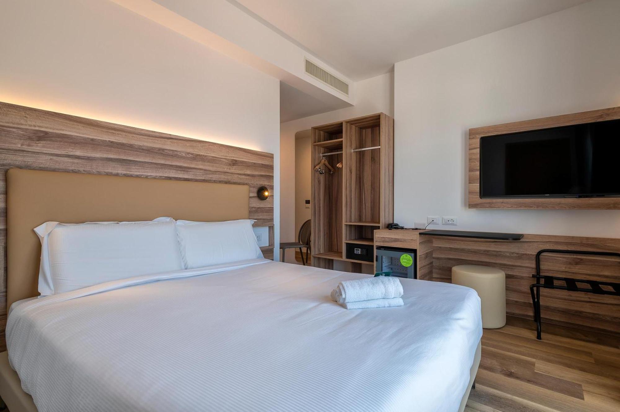 B&B Hotel ساساري المظهر الخارجي الصورة